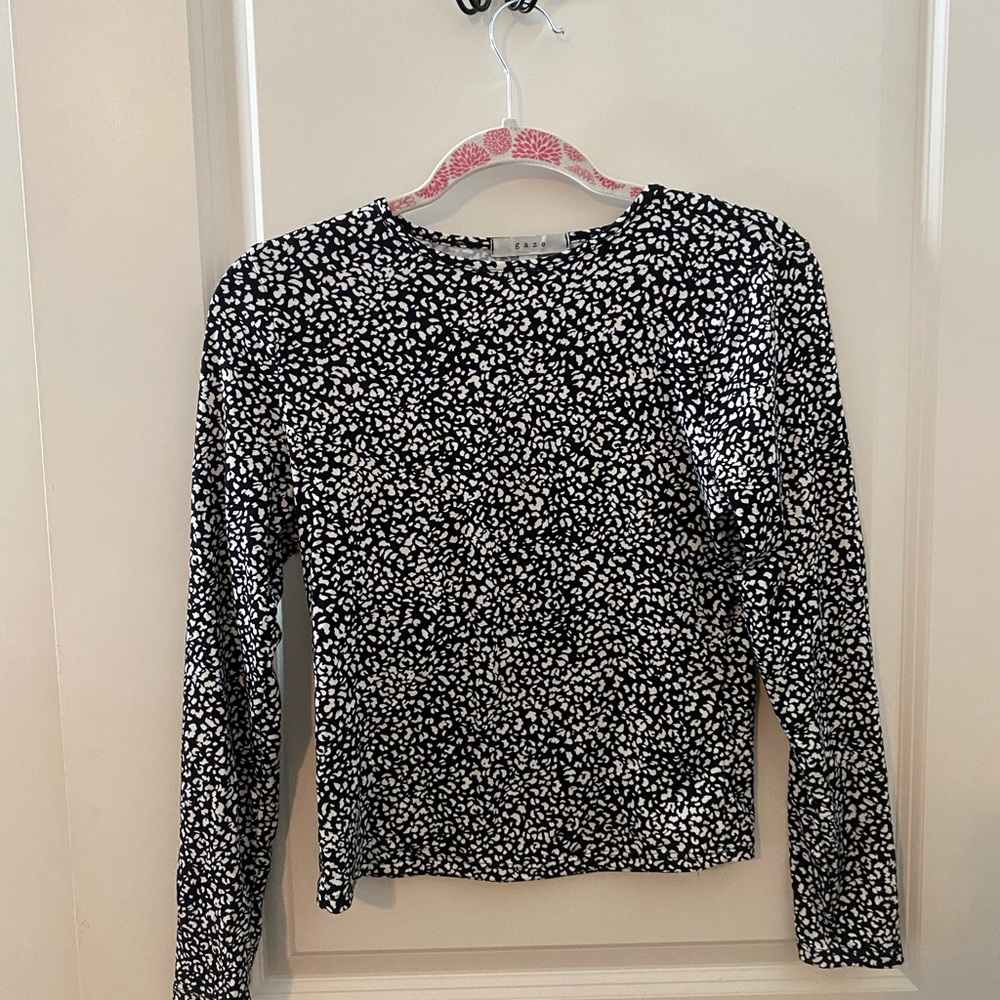 Gaze size small patterned shirt. Cute for layering. Like new
